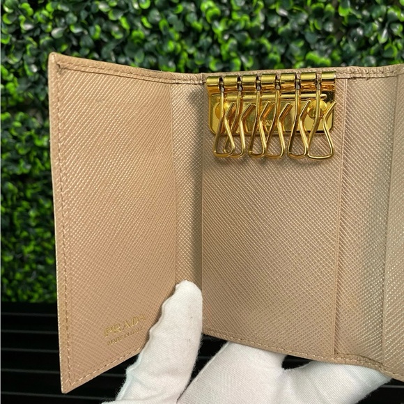 PRADA Saffiano 6 Key Holder in Nude Color - Picture 10 of 10